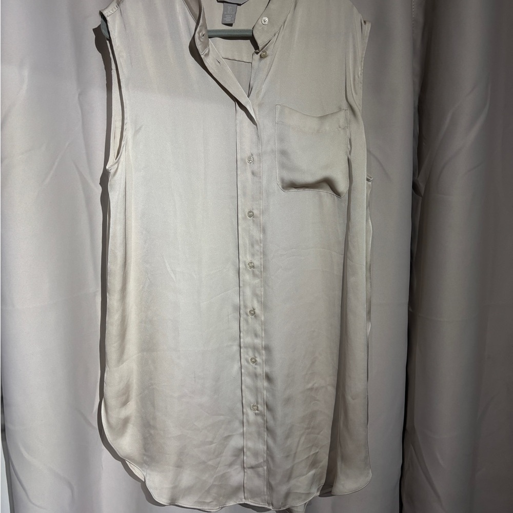 H@M sleeveless light beige long button down shirt 
L